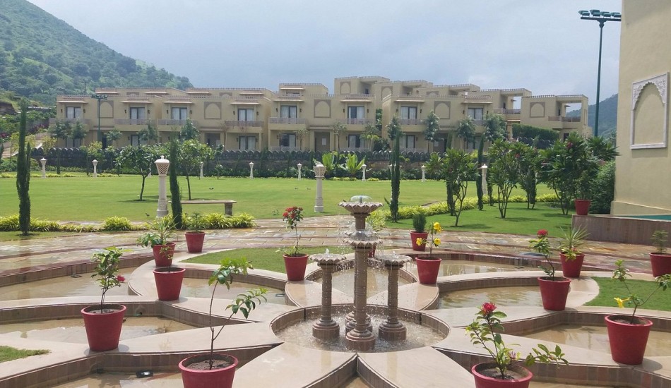 RAAJSA RESORT